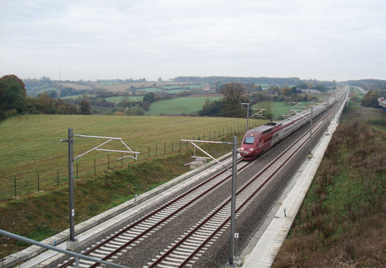 Installation of tracks and catenaries for the high-speed line section between Liège and the German border.