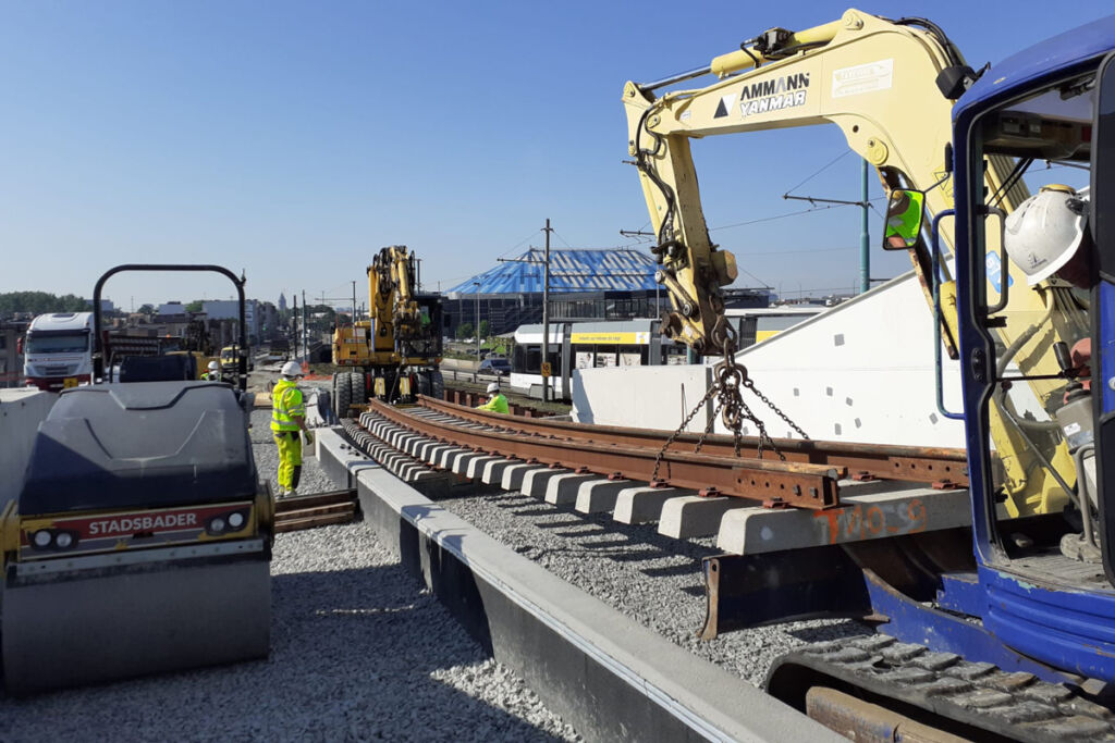 Construction d'un tramway sur le pont Theunis - Anvers